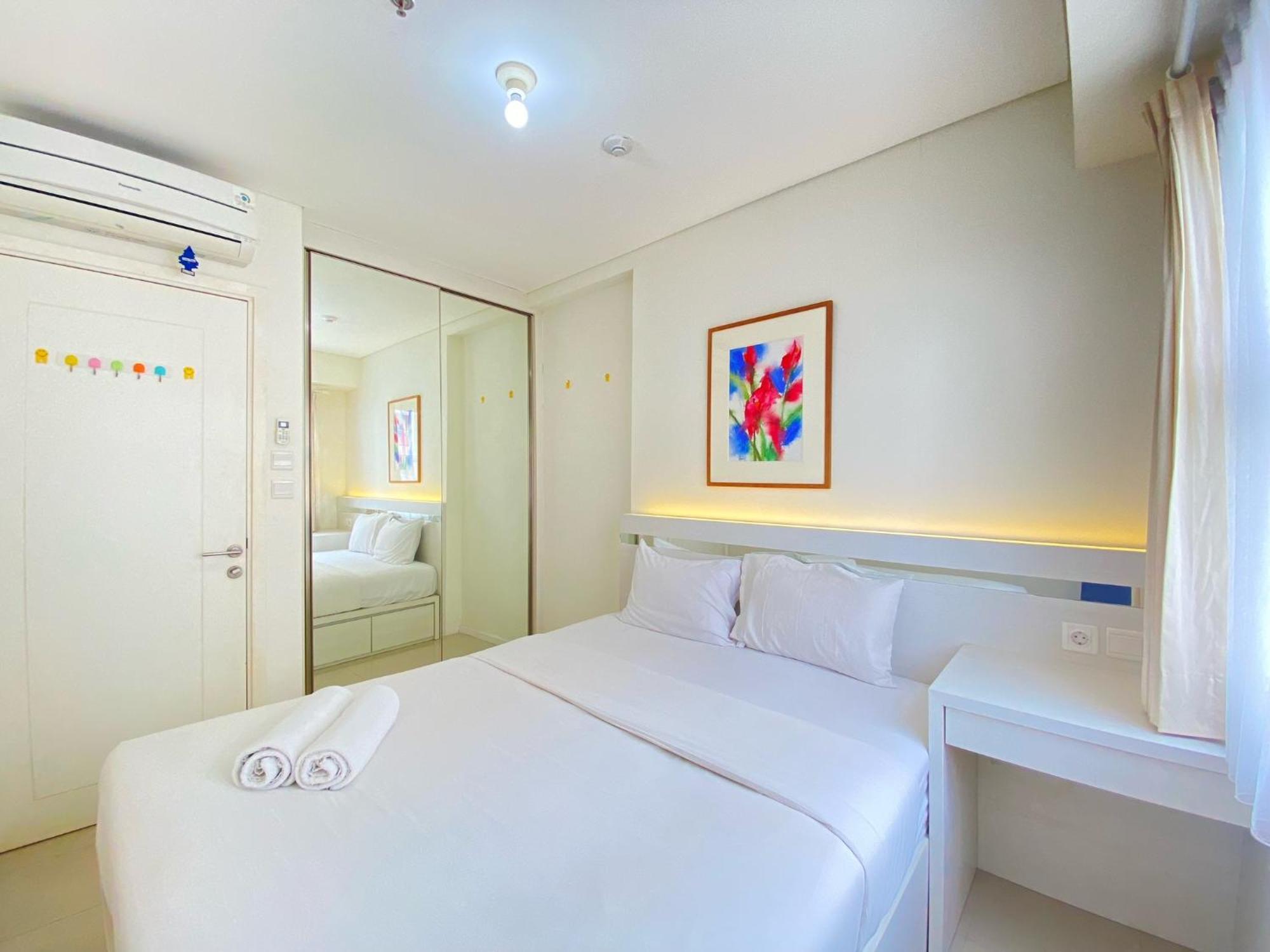 Minimalist And Spacious 1br At Parahyangan By Travelio Apartemen Bandung