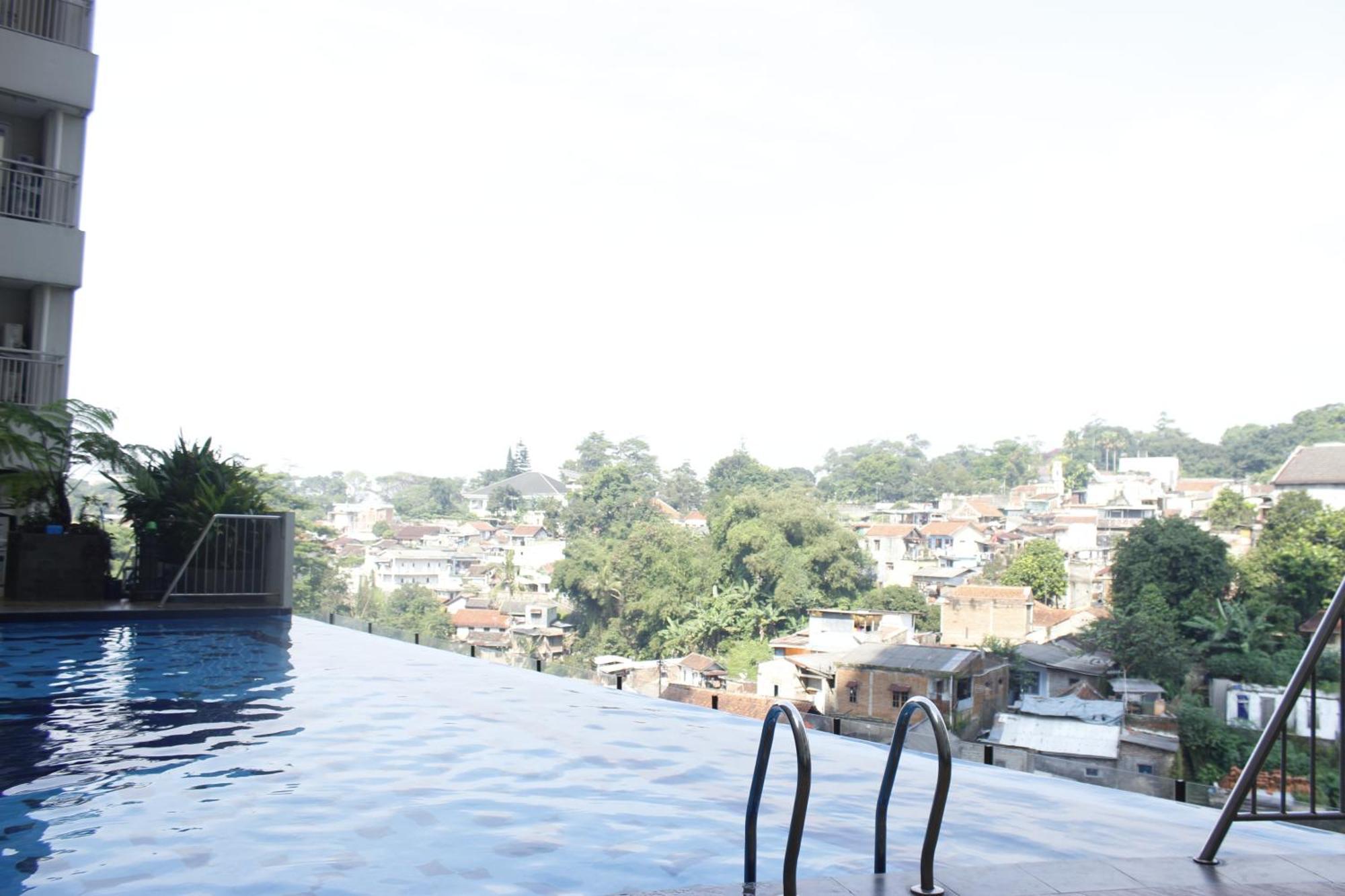 Apartemen Minimalist And Spacious 1br At Parahyangan By Travelio Bandung